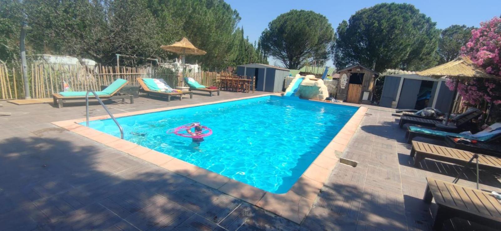 Mobilhome Vintage Dans Camping A La Ferme Ponteilla المظهر الخارجي الصورة